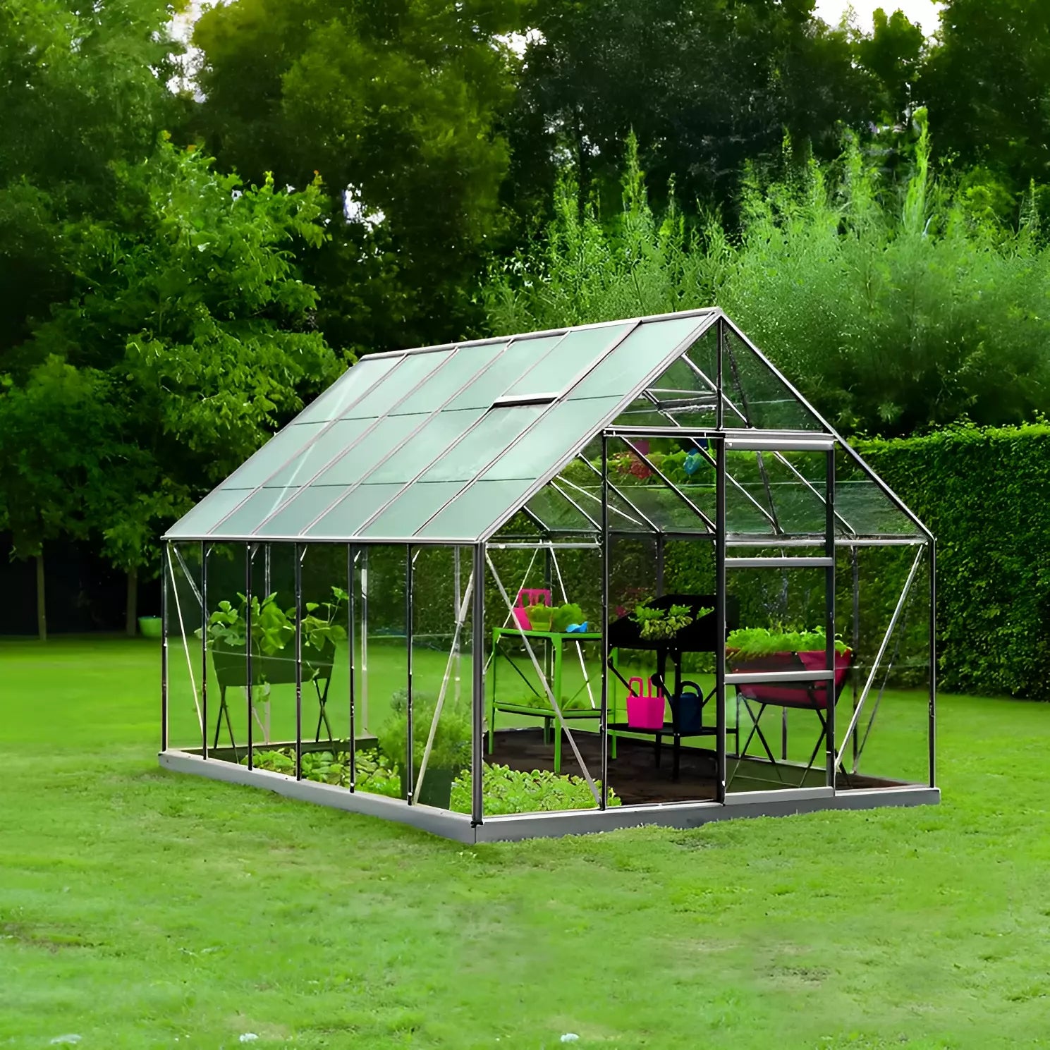 Comment Aménager l'Intérieur d'une Serre ?