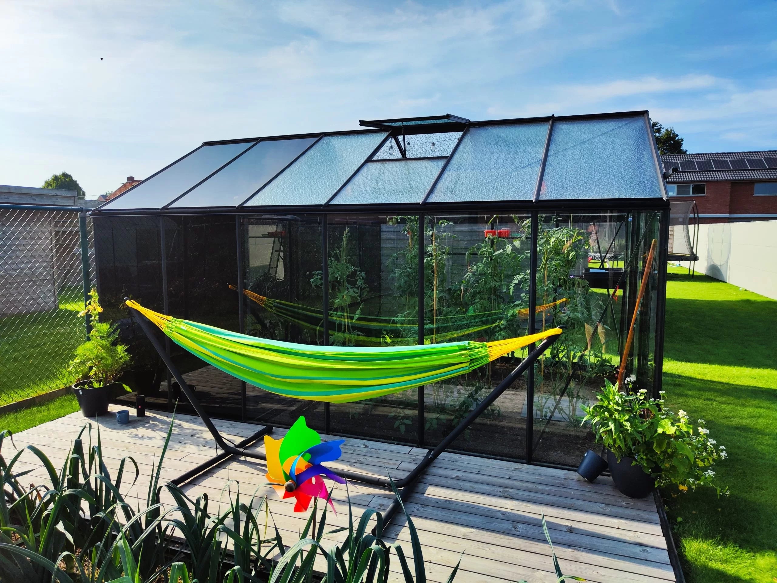 Abri-de-Jardin-avec-Serre-exterieur