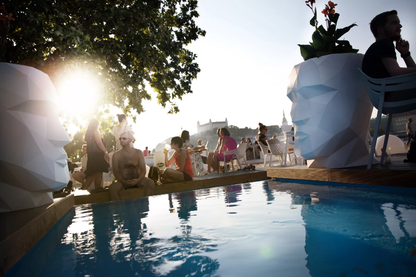 pot de fleurs extérieur géant en plastique visage