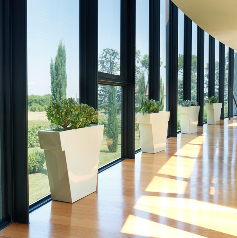 Grand Pot Blanc en Forme de Vase