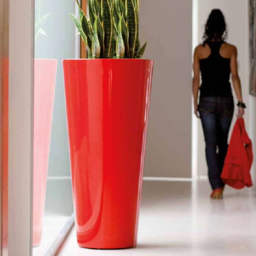 pot de fleurs rouge haut